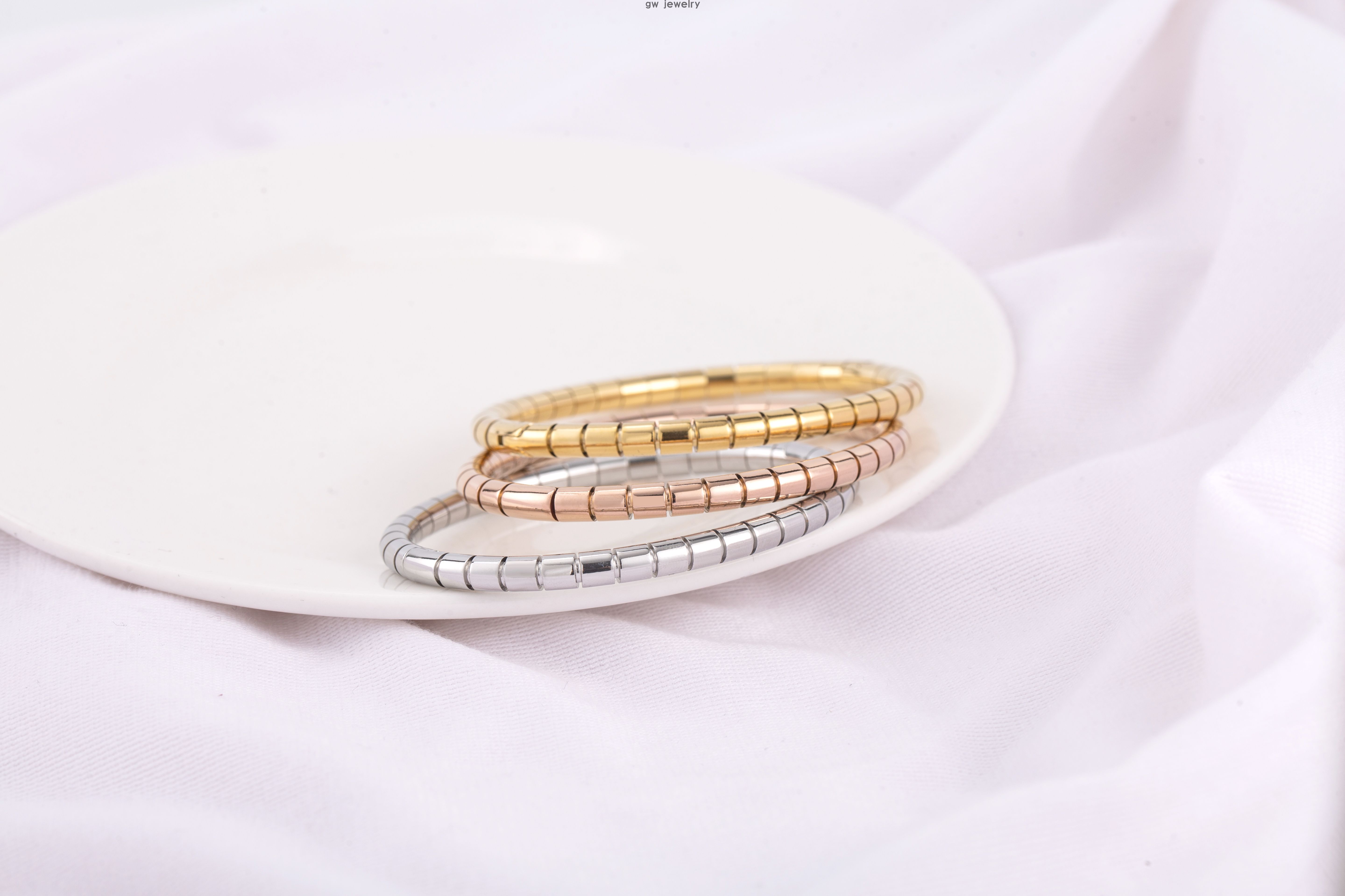 Stylish and minimalist bracelet